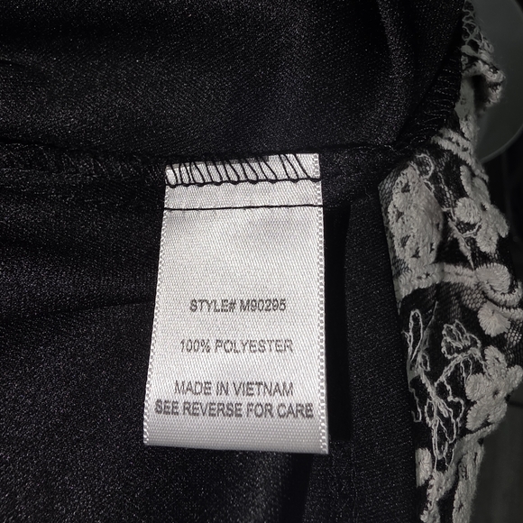 Ryan Michelle Black White Halter Mini Dress Floral Embroidered Hem Size Small - Picture 6 of 7